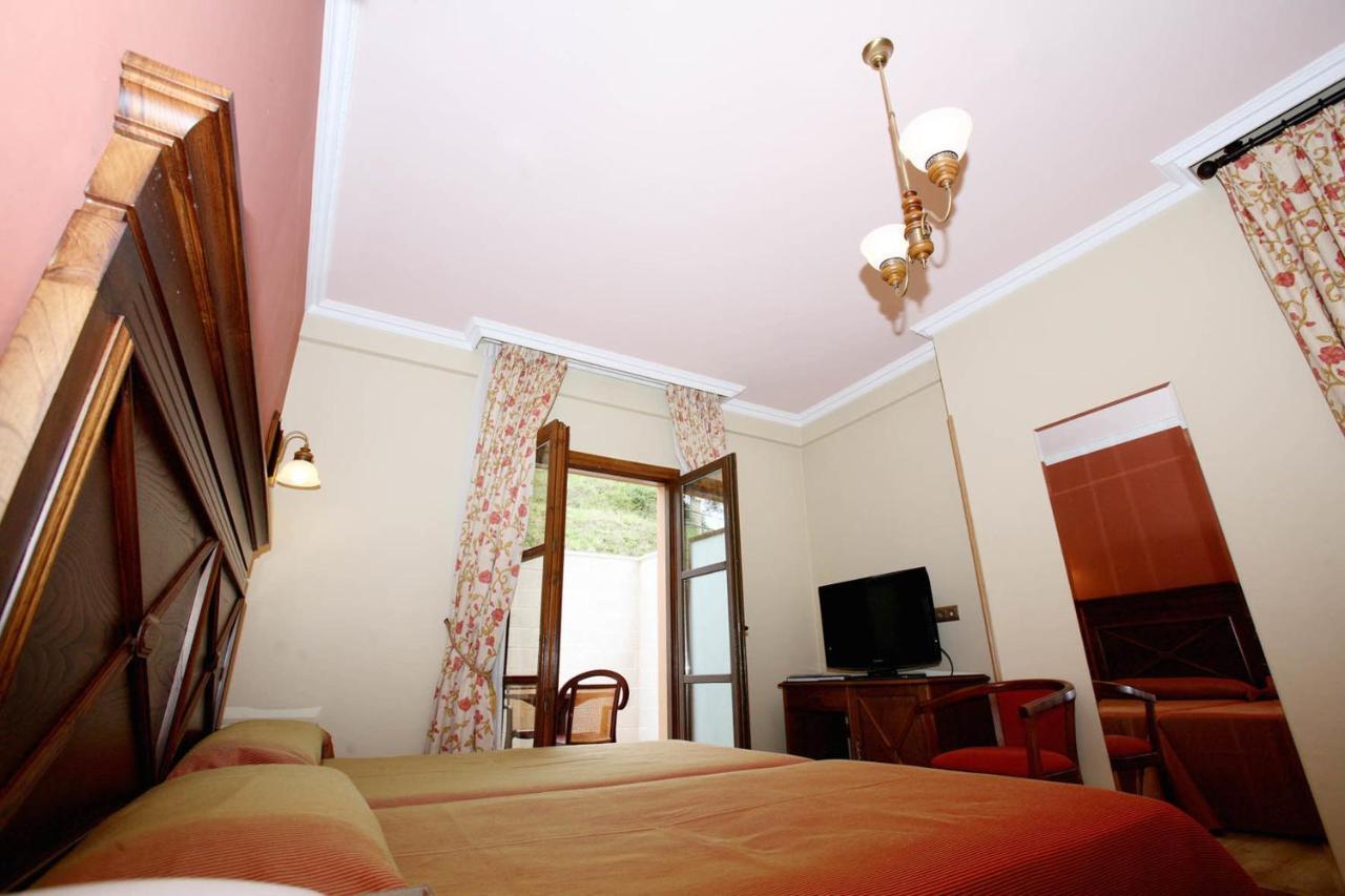 Imperion Hotel Cangas de Onis Bilik gambar